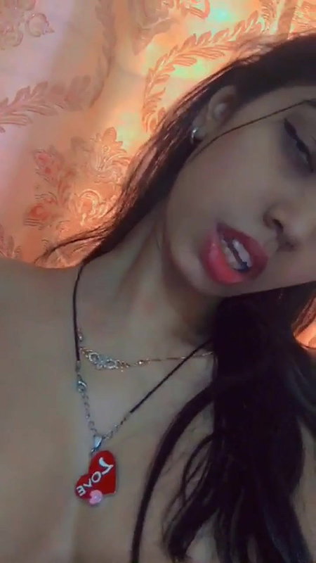 Desi cutie showing boobs and pressing them