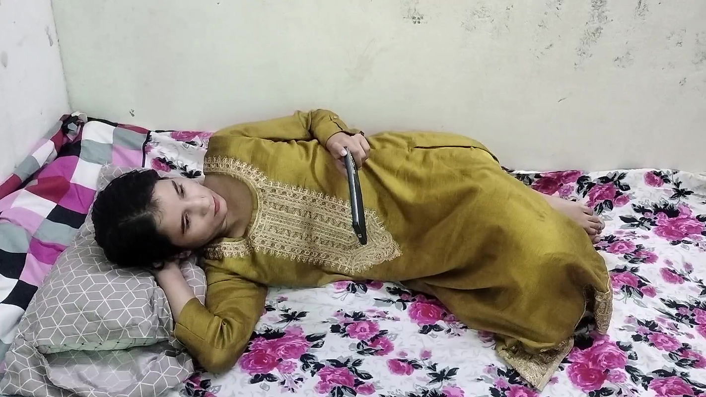 Aunty Ko porn dekhte huye pakar ke choda Full HD Hardcore Sex video