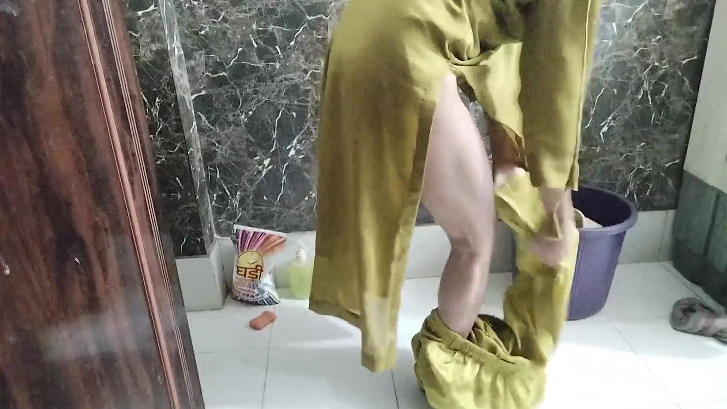 Desi bhabhi ki chudai bathroom me