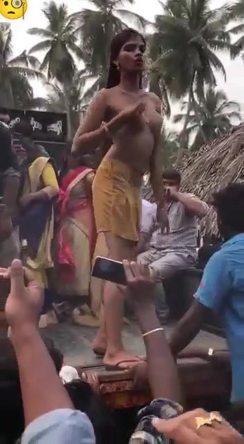 Arkesta मे नाचते हुए