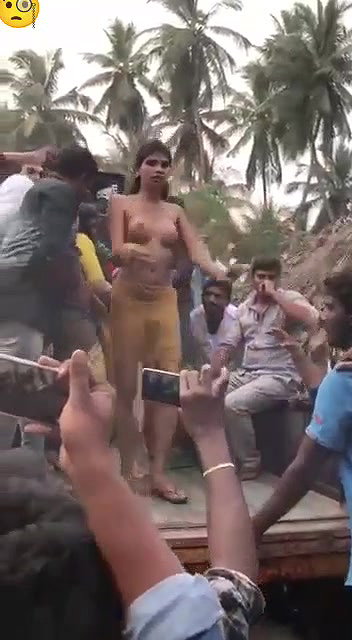 Arkesta मे नाचते हुए