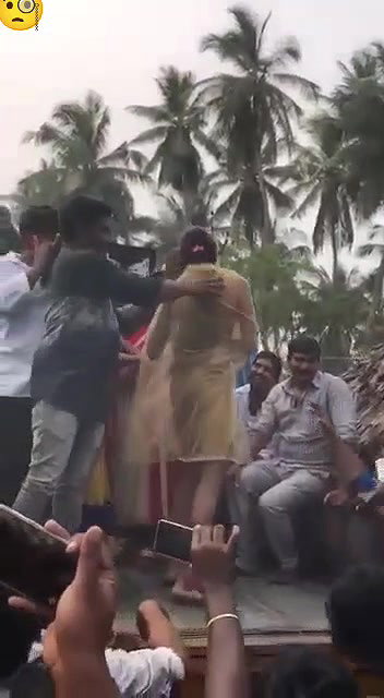 Arkesta मे नाचते हुए