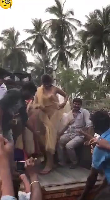 Arkesta मे नाचते हुए