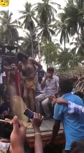 Arkesta मे नाचते हुए