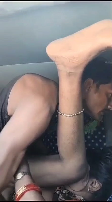 Desi village bhabhi affair Fucking hard with lover in car moaning loud