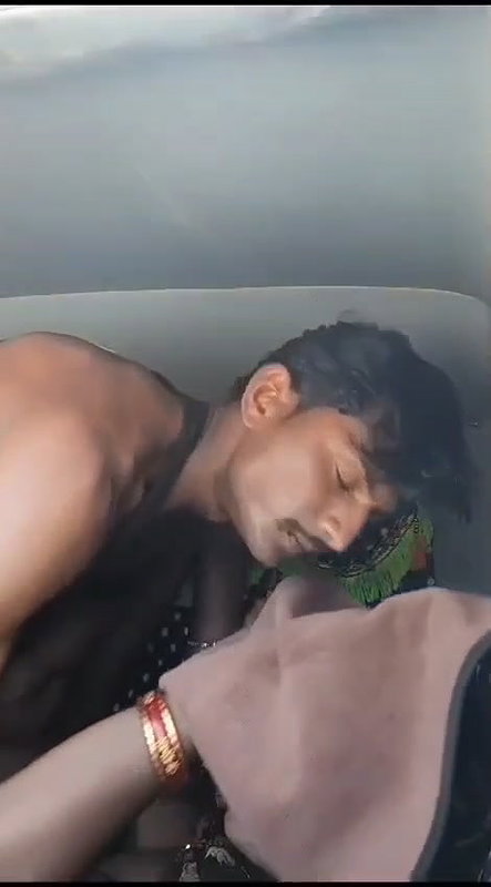 Desi village bhabhi affair Fucking hard with lover in car moaning loud