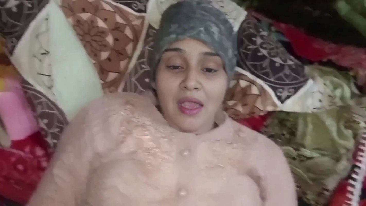 Bhabhi sent her new year greetings to her brother in law with pussy fucking, hindi sex video of Madhuri bhabhi her own picture