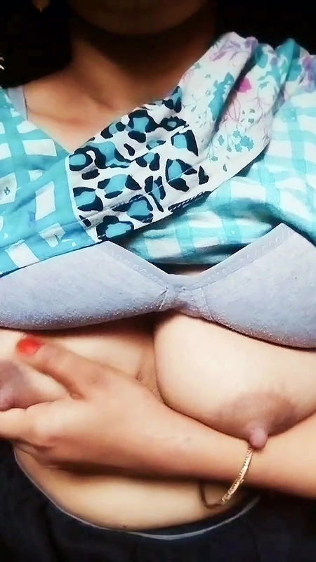 Horny Bhabi Showing Boobs Pussy
