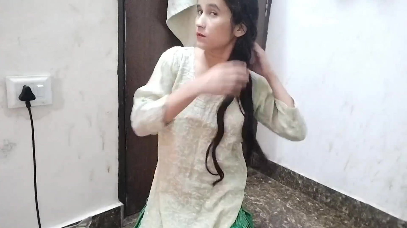 Gaao ki larki ko hotel me le jakar choda