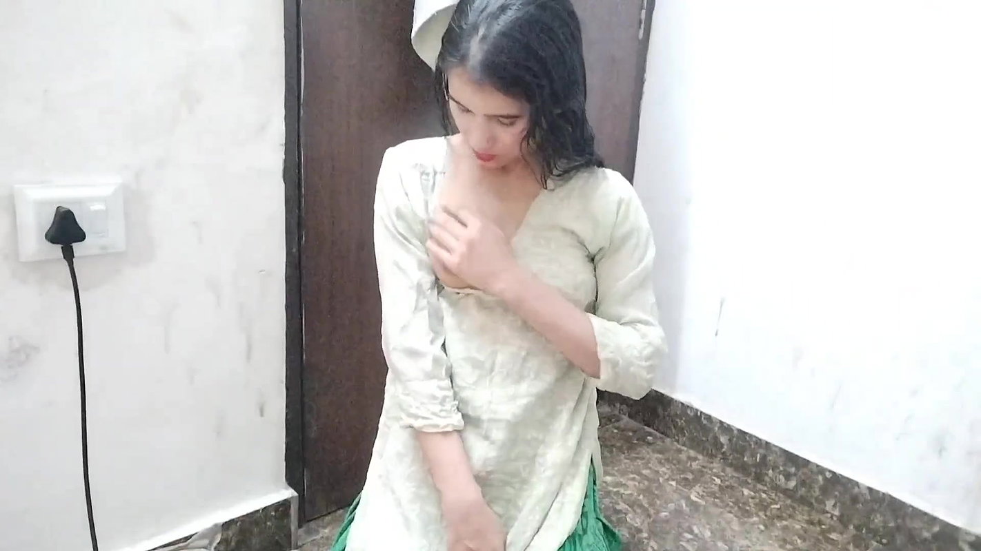 Gaao ki larki ko hotel me le jakar choda