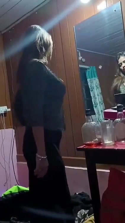 Horny Babe Nude Dancing