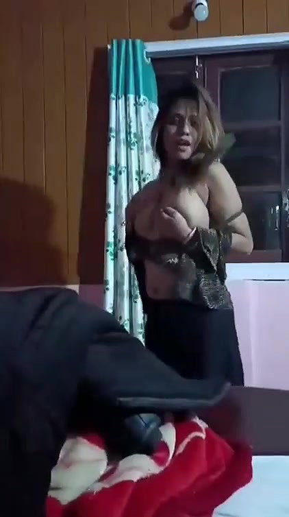 Horny Babe Nude Dancing