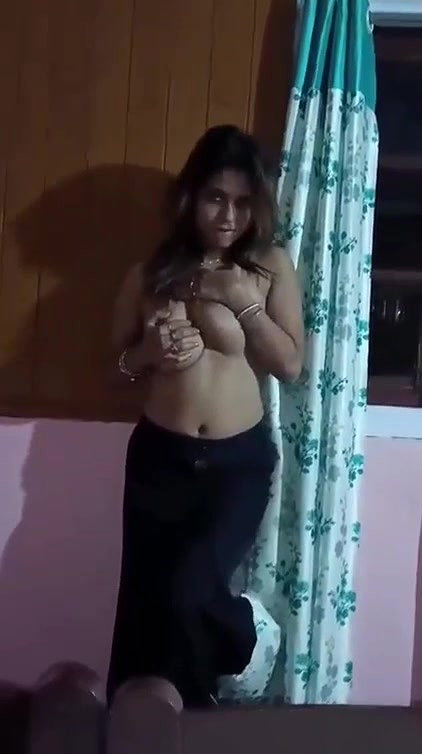 Horny Babe Nude Dancing