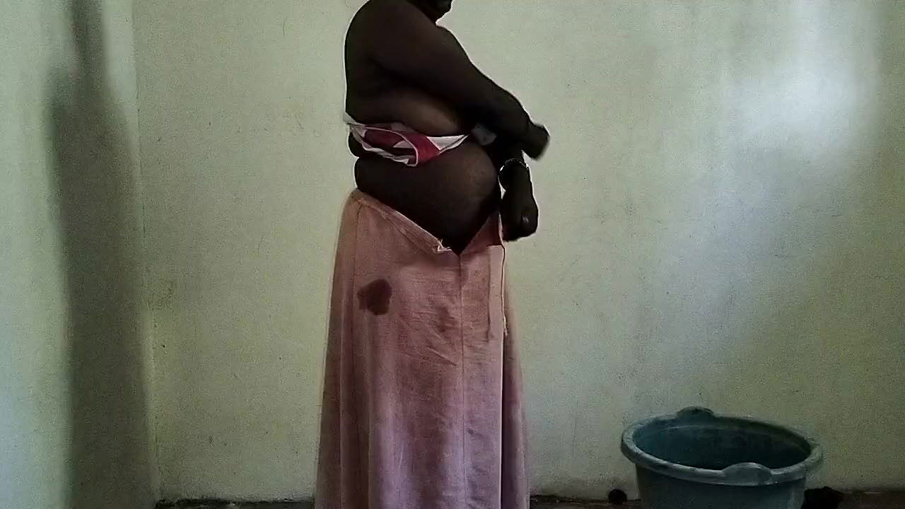 Bhabhi bathing and suddenly devar fucked her and escaped