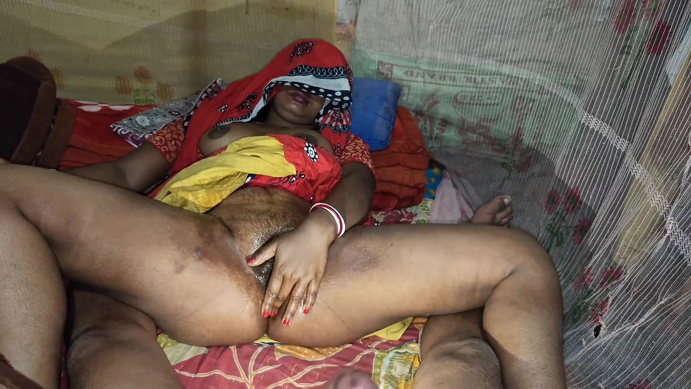 Desi Stepsister fingaring front of stepbrother stepbrother can’t control himself and come inside stepsister pussy