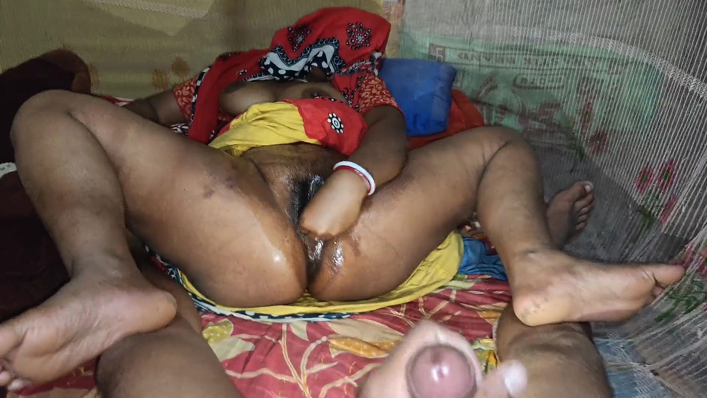 Desi Stepsister fingaring front of stepbrother stepbrother can’t control himself and come inside stepsister pussy