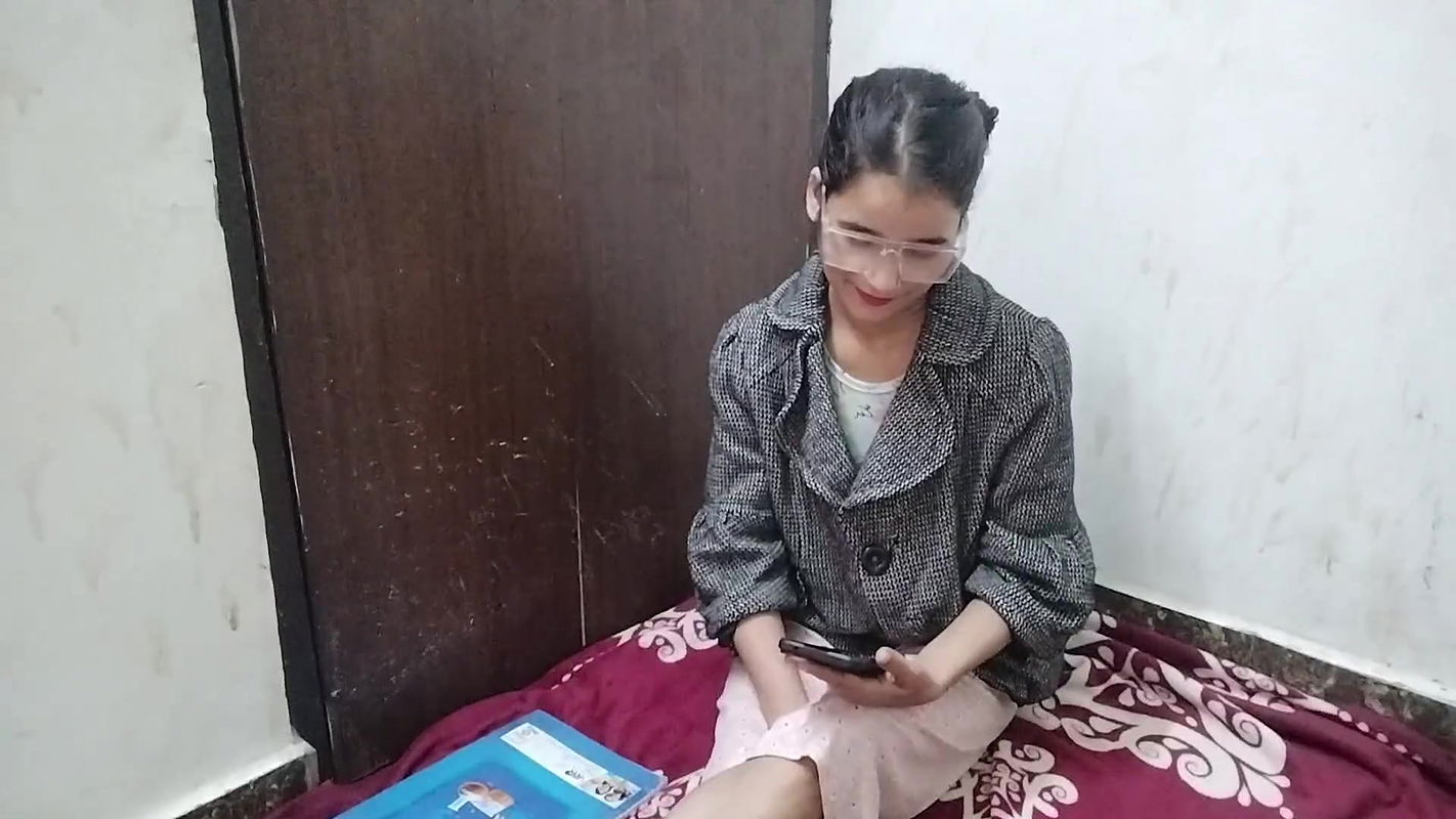 Indian teacher ne apni student ko choda