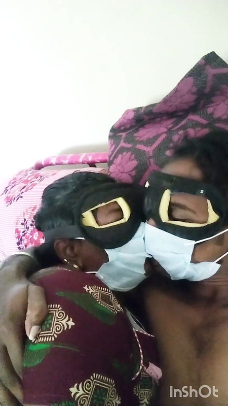 Navel kiss and romance with bhabhi