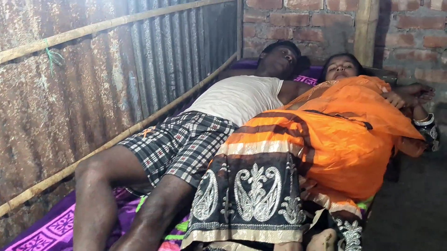 Deluwara Bhabhi Sex with his Husband in Home