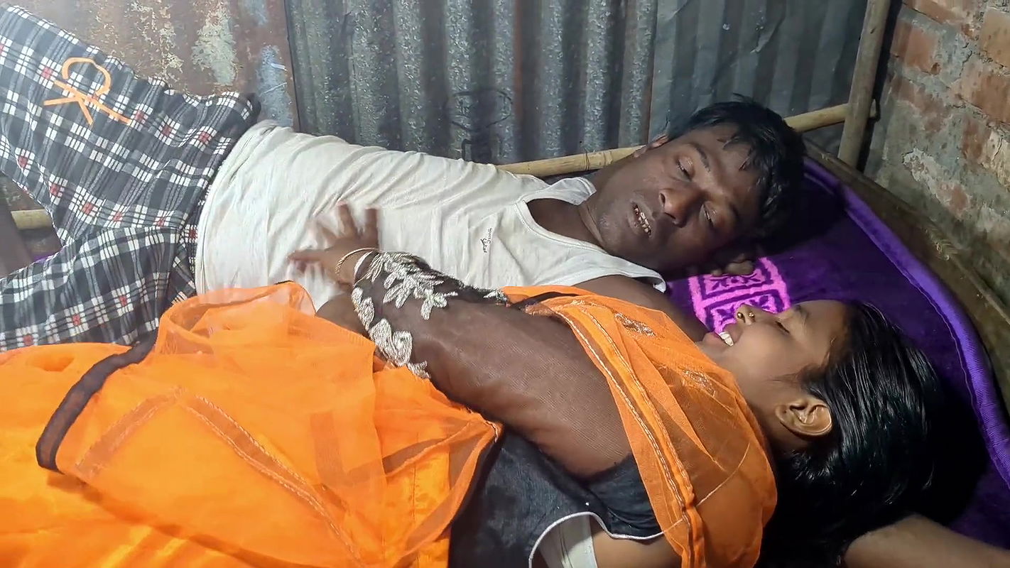 Deluwara Bhabhi Sex with his Husband in Home