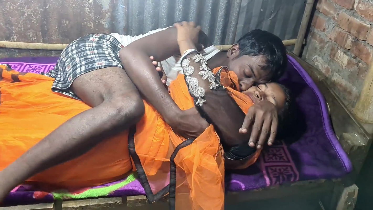 Deluwara Bhabhi Sex with his Husband in Home