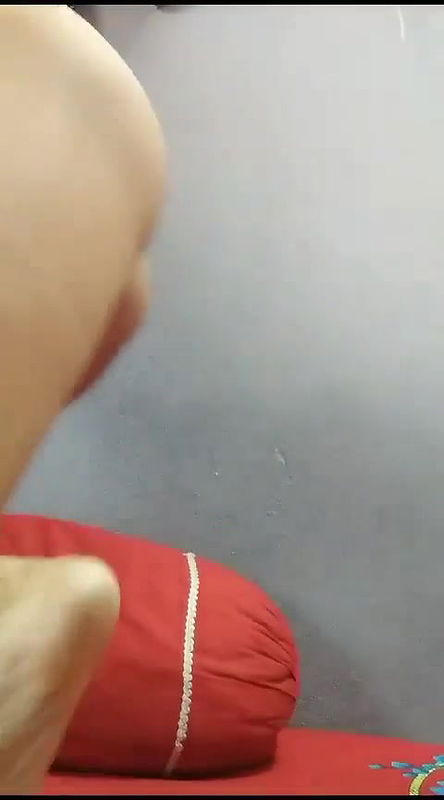 Beautiful Sexy Slim Mal Showing