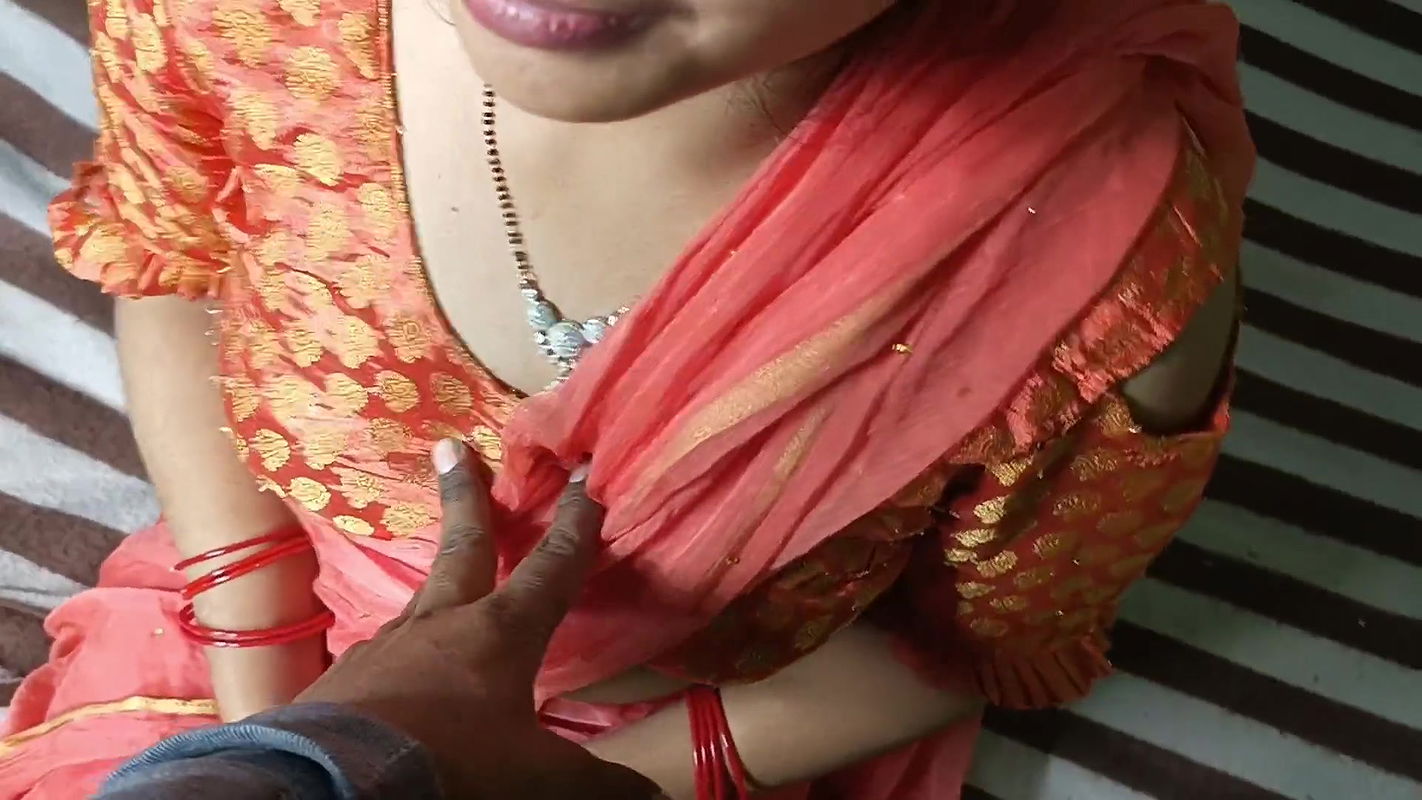 Owner has sex with young maid in afternoon, video in Hindi