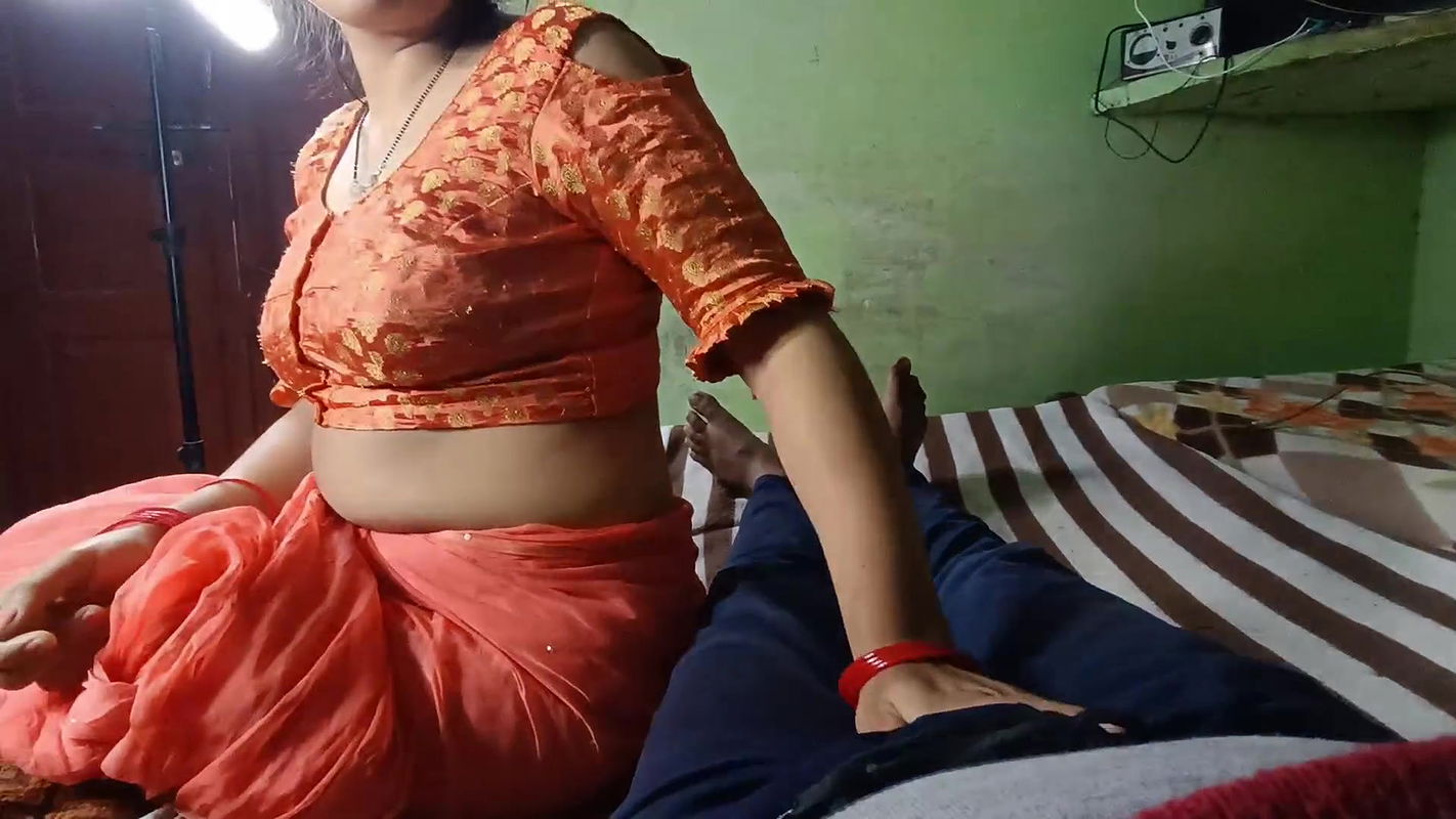 Owner has sex with young maid in afternoon, video in Hindi