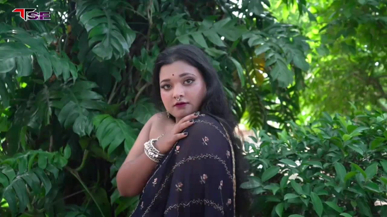 Bong Model New Naari photo shoot in outdoor with shaggy boobs