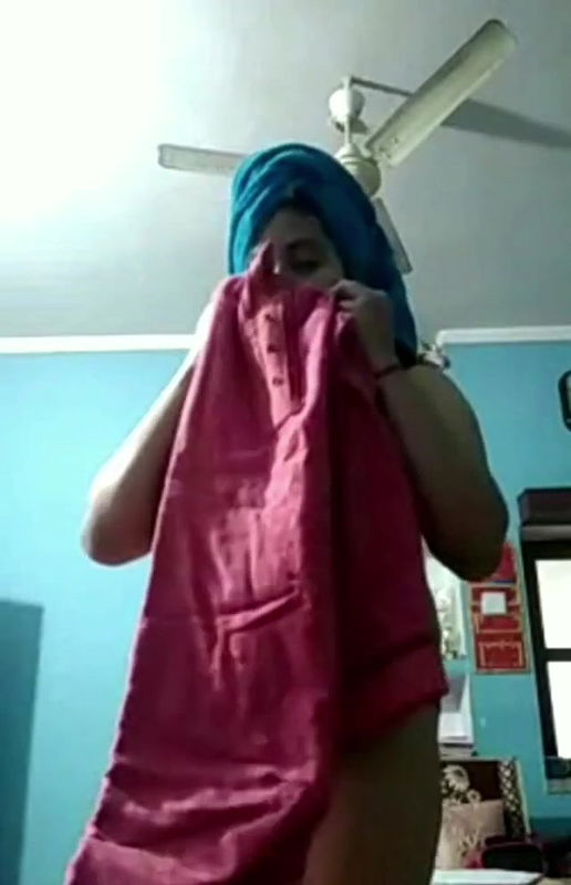 Hot chubby bhabhi wearing clothes on cam