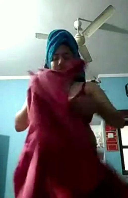 Hot chubby bhabhi wearing clothes on cam