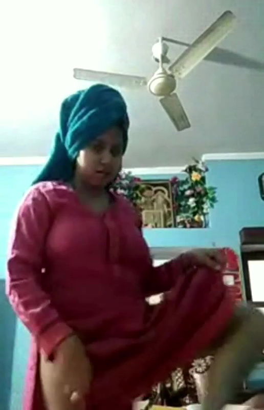 Hot chubby bhabhi wearing clothes on cam