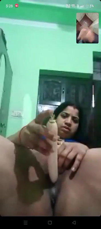 Desi chubby bhabhi masturbating with rabbish