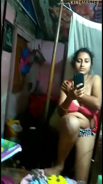 Hot bhabhi fingering by watching herself in mirror