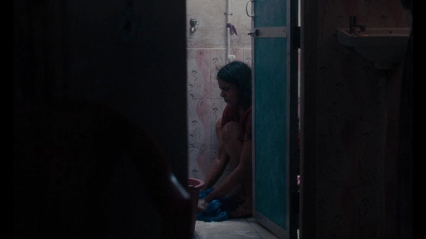 Kani Kusruti sexy wet legs in All We Imagine as Light