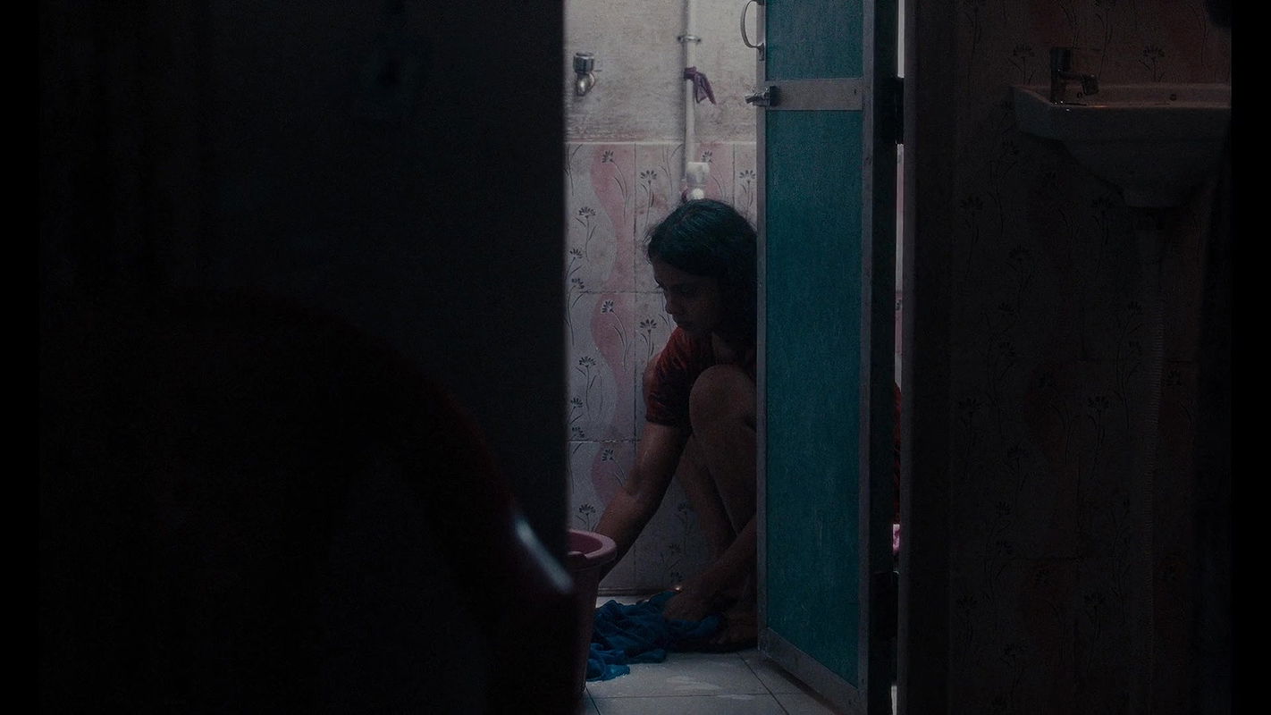 Kani Kusruti sexy wet legs in All We Imagine as Light