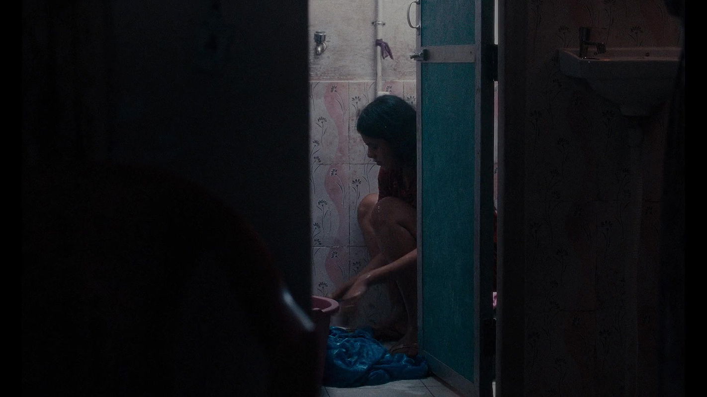 Kani Kusruti sexy wet legs in All We Imagine as Light