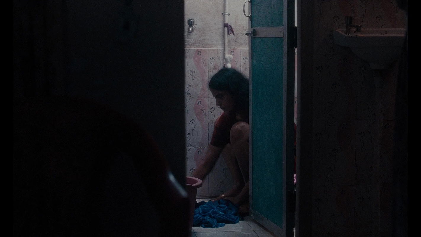 Kani Kusruti sexy wet legs in All We Imagine as Light