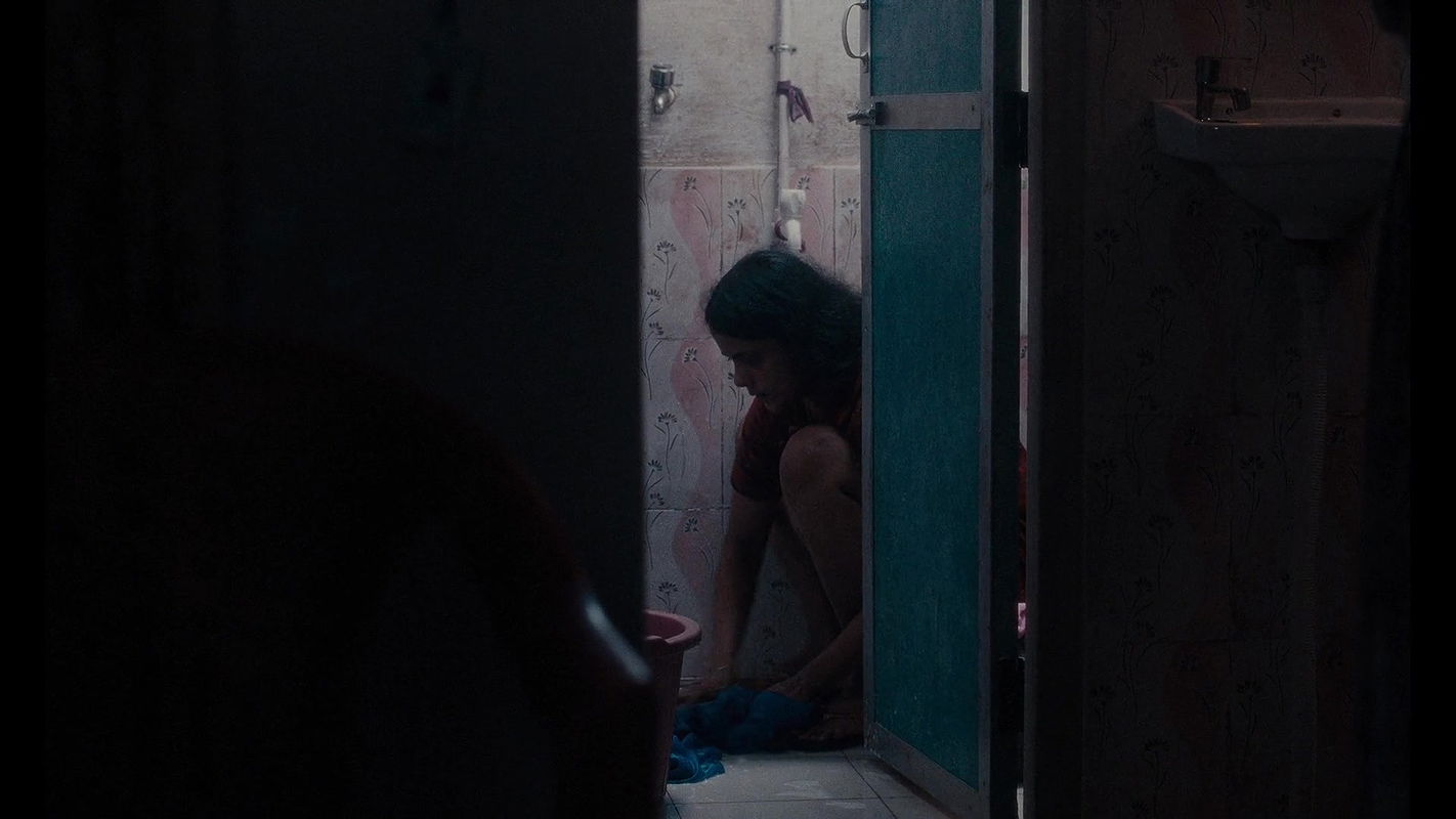 Kani Kusruti sexy wet legs in All We Imagine as Light