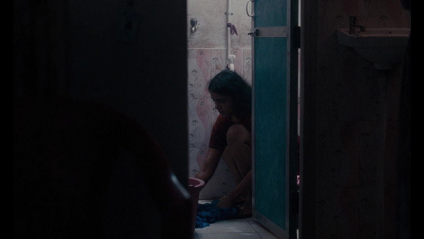 Kani Kusruti sexy wet legs in All We Imagine as Light