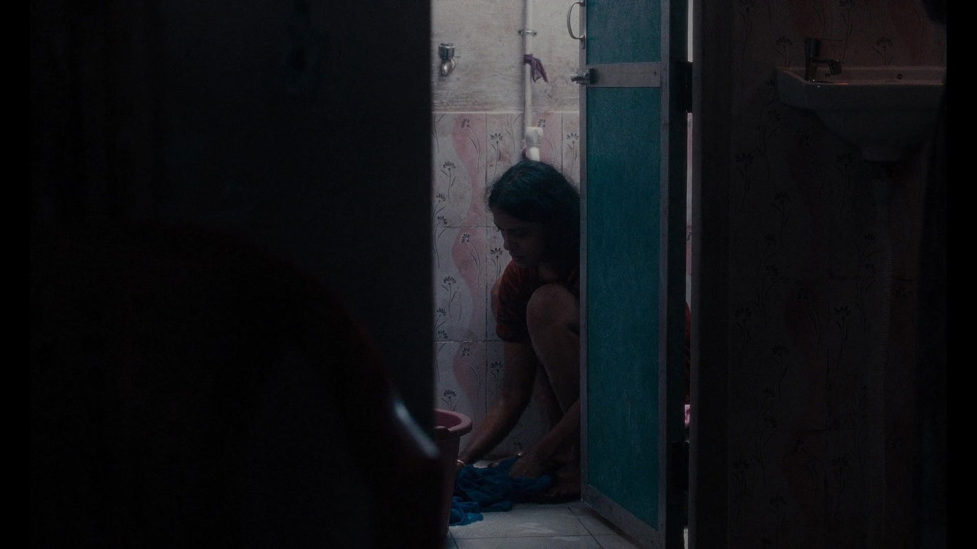 Kani Kusruti sexy wet legs in All We Imagine as Light