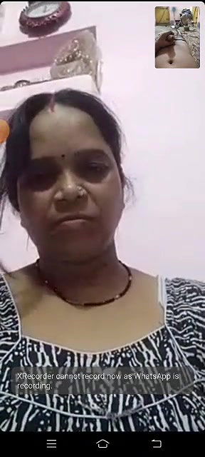 Mature bhabhi spreading her pussy for lover