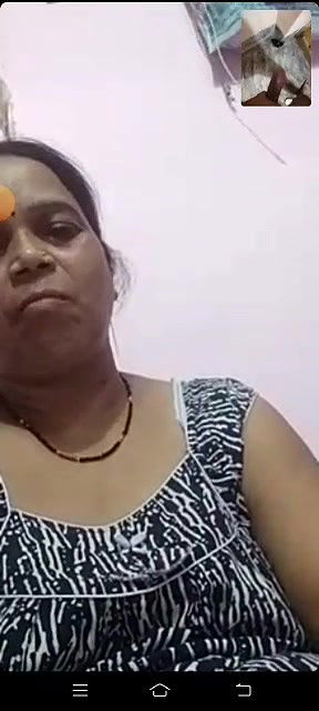 Mature bhabhi spreading her pussy for lover
