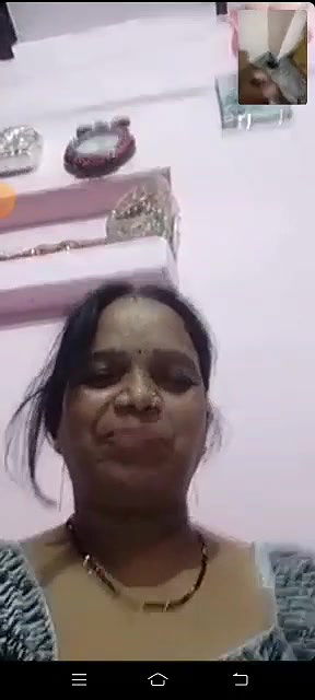 Mature bhabhi spreading her pussy for lover