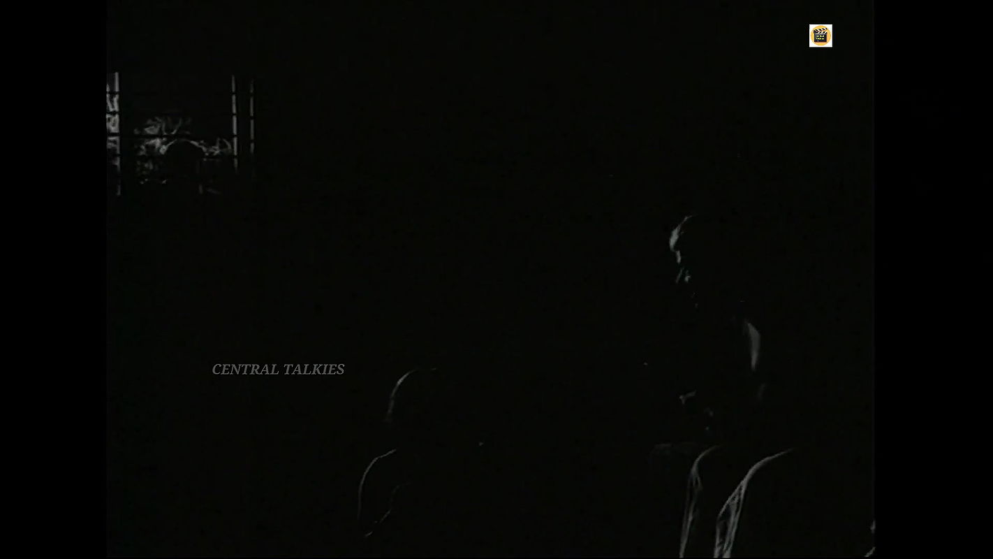 Unknown actress boobs n bra Iniyum Kanam movie scene