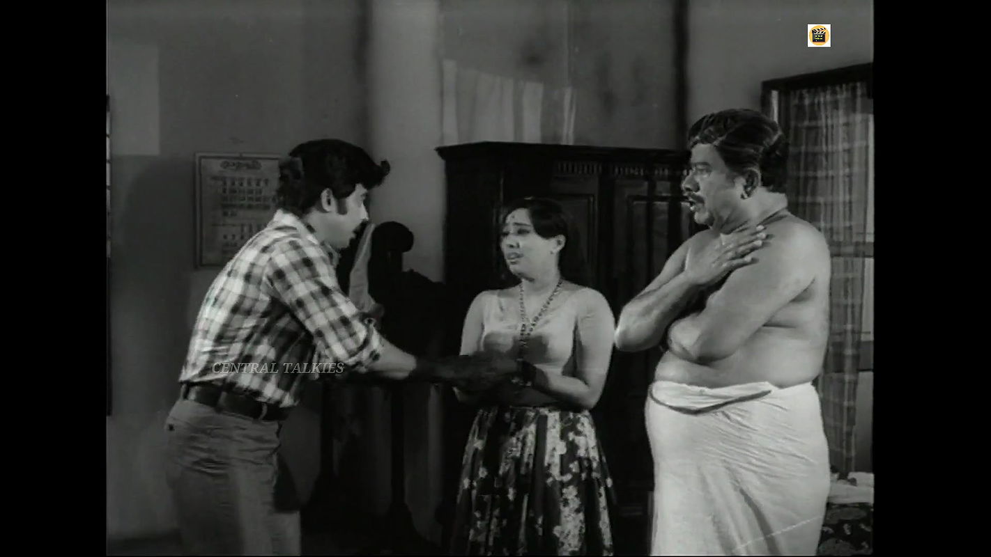Unknown actress boobs n bra Iniyum Kanam movie scene