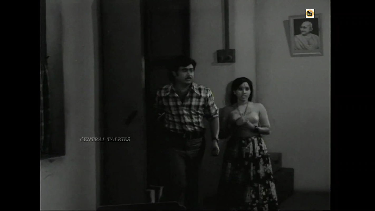 Unknown actress boobs n bra Iniyum Kanam movie scene