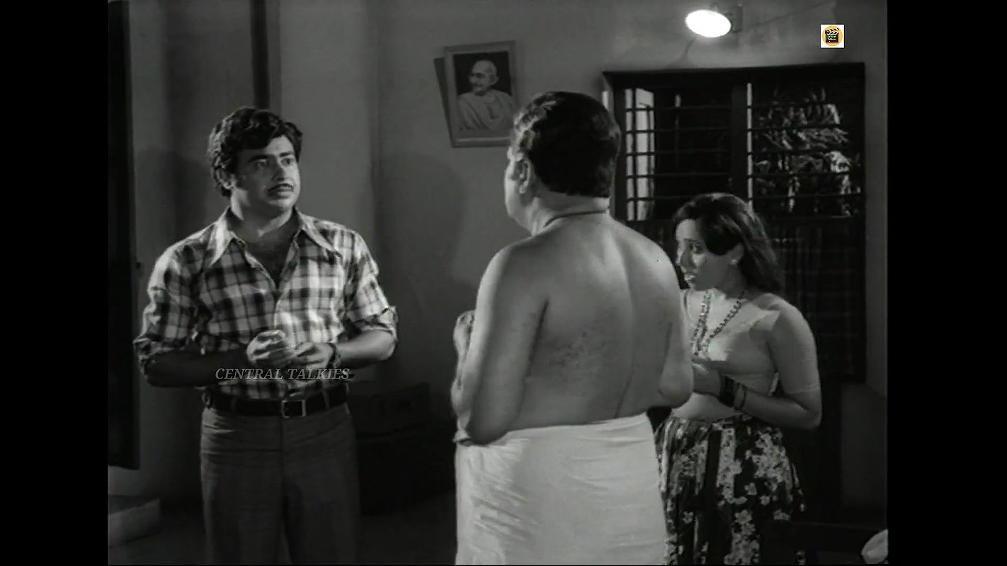 Unknown actress boobs n bra Iniyum Kanam movie scene