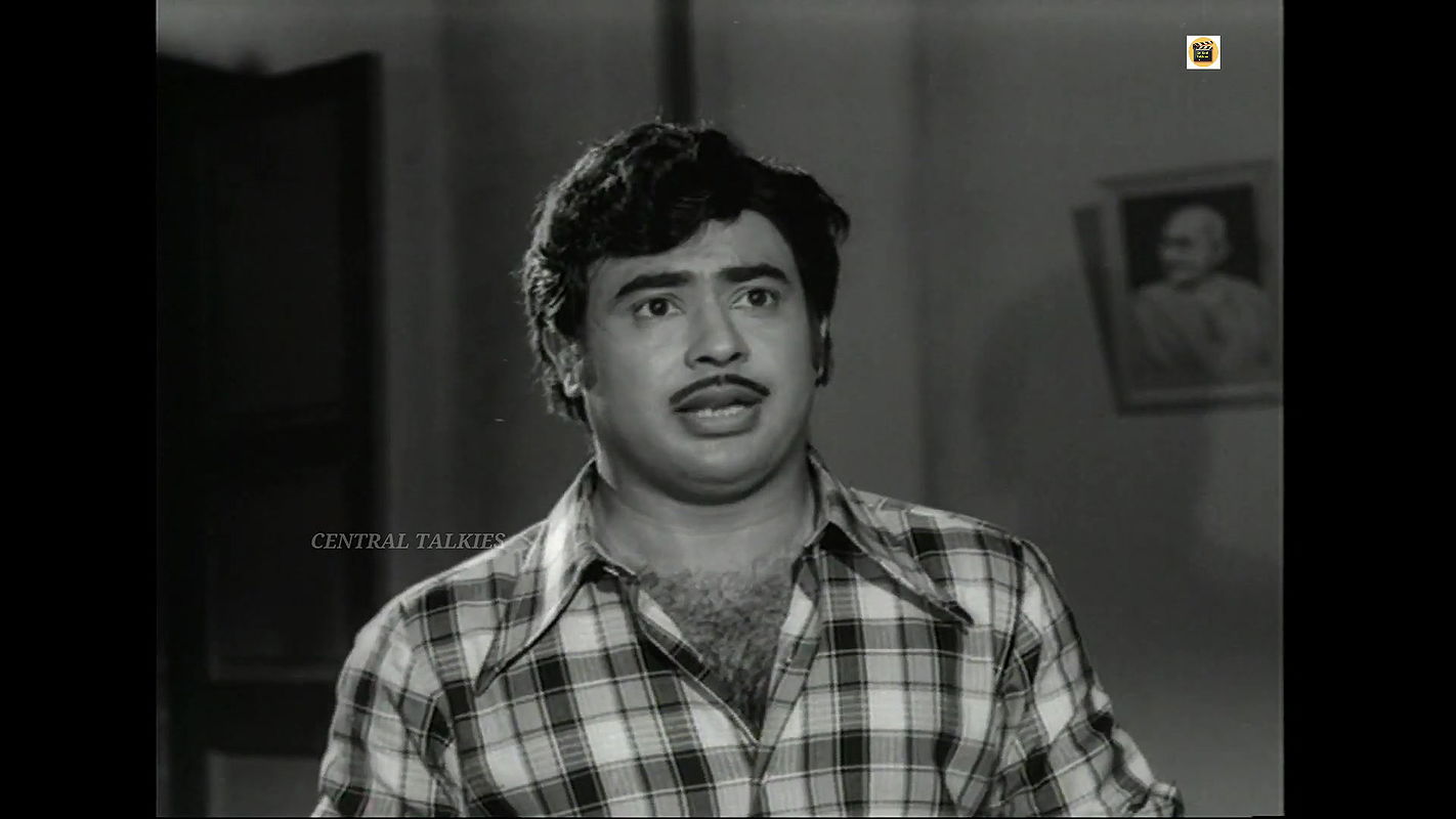 Unknown actress boobs n bra Iniyum Kanam movie scene