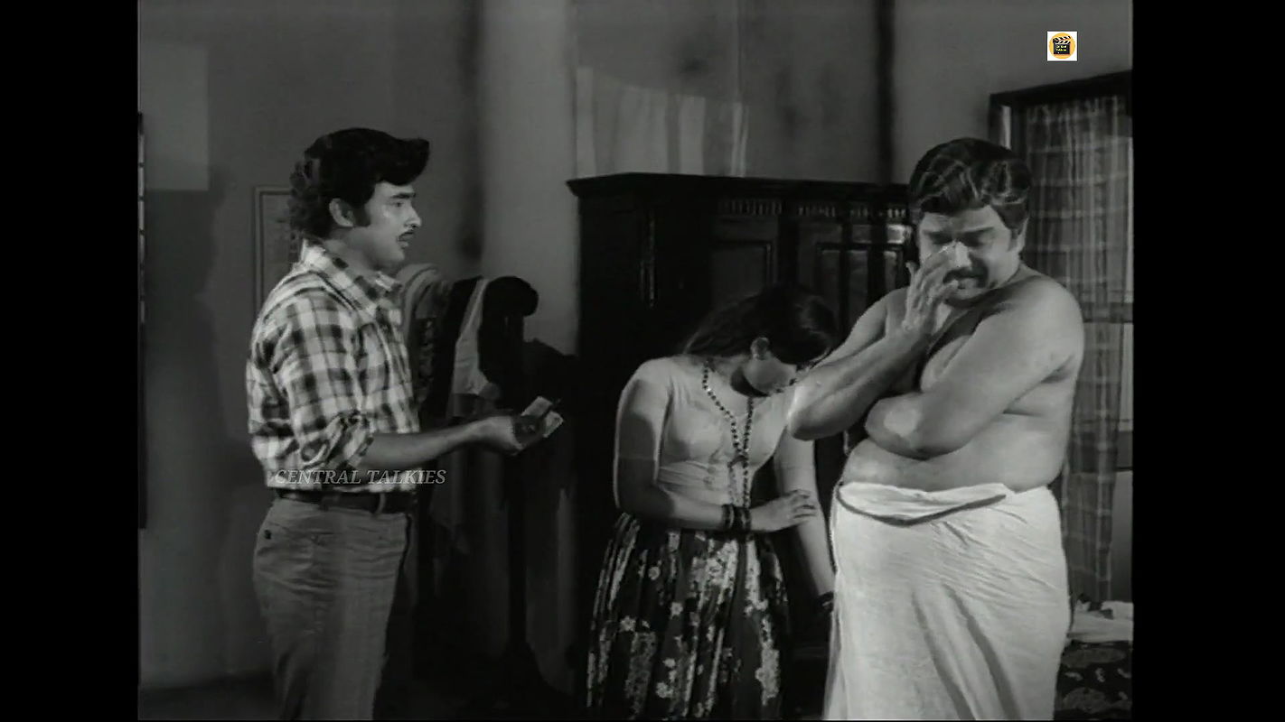 Unknown actress boobs n bra Iniyum Kanam movie scene